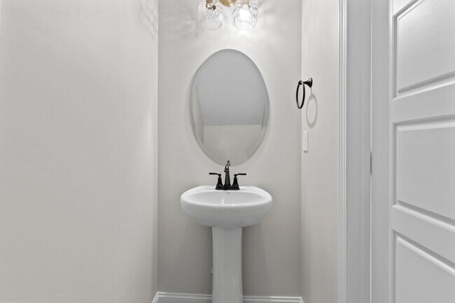 Building Photo - 247 Susan Lynn Dr