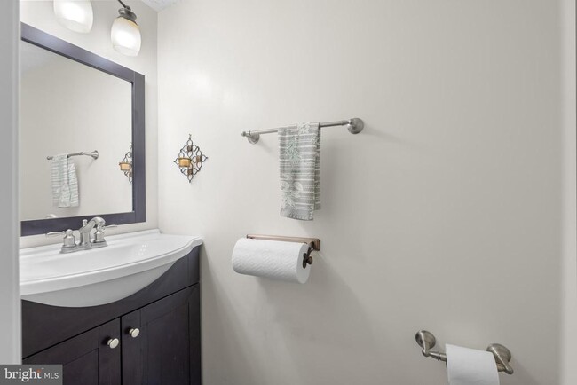 Building Photo - 4254 Mockingbird Cir