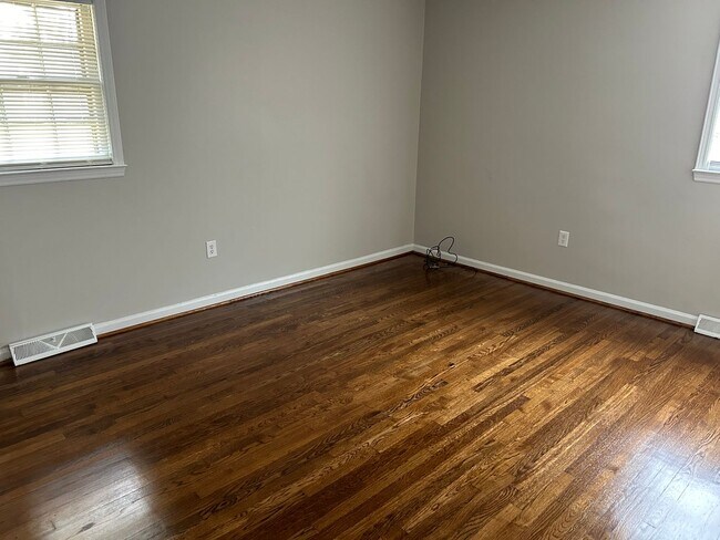 Building Photo - 412 Kingston Ave