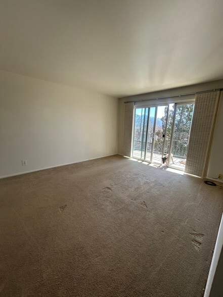 Building Photo - 673 E 6th Ave