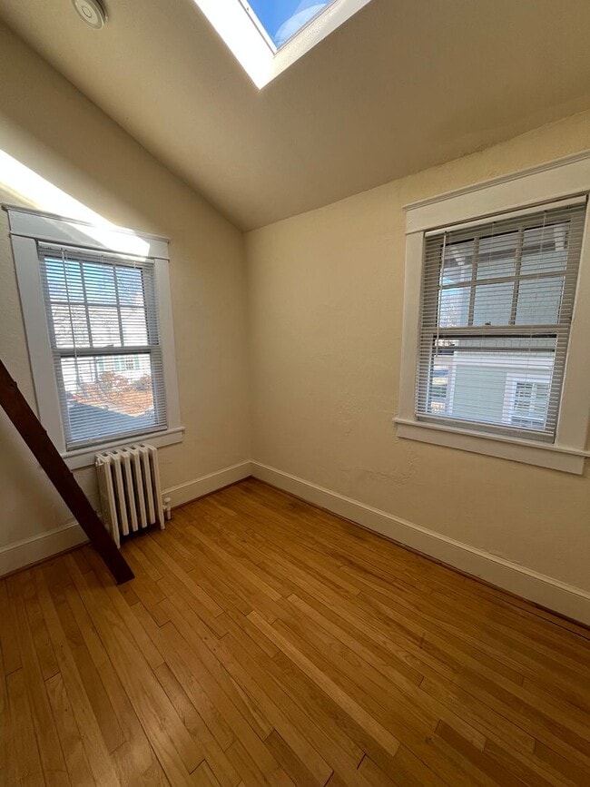 Building Photo - 113 E Spring St