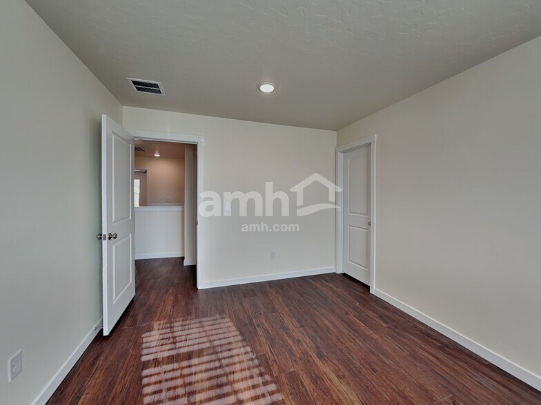 Building Photo - 9470 W Bowie Ct