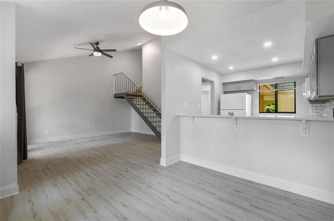 Building Photo - 697 Belflower Pl