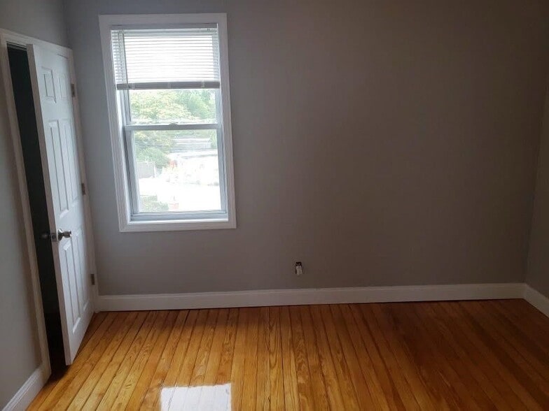 Building Photo - 474 Branch Ave