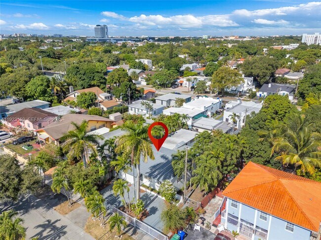 Building Photo - 2221 SW 13th St