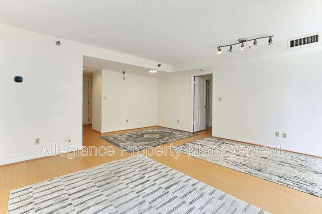 Building Photo - 2400 Clarendon Blvd