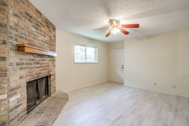 Building Photo - One side of 2 story duplex available-  3 b...