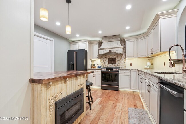 Building Photo - 300 Ocean Ave N