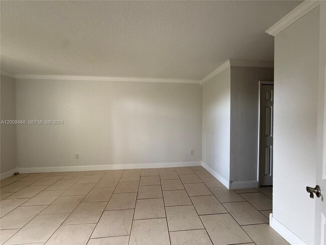Building Photo - 9140 Fontainebleau Blvd
