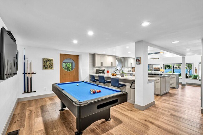 Building Photo - LAKEFRONT LUXURY ON LAKE STANLEY | FULLY FURNISHED + UTILITIES INCLUDED IN GUARDED LAKERIDGE SHORES