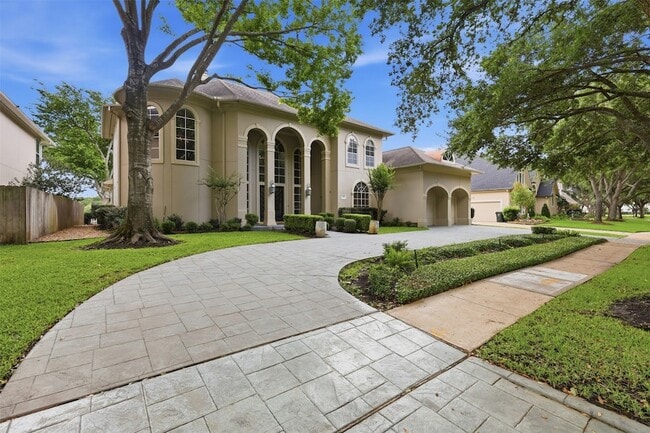 Building Photo - 3315 Riviera Dr