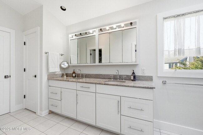 Building Photo - 8 Jackson Ct