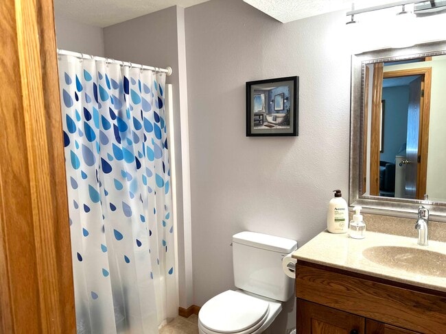 Building Photo - 5105 E Fernwood Dr