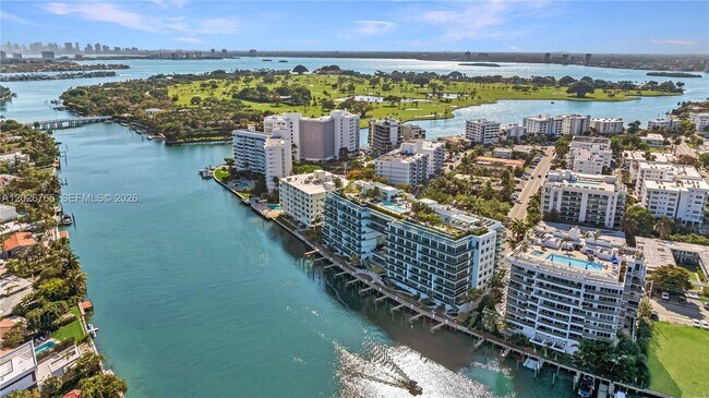 Building Photo - 9221 E Bay Harbor Dr