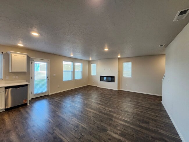 Building Photo - Beautiful & Brand New! 3 Bedroom, 2.5 Bath-Washer & Dryer Included!