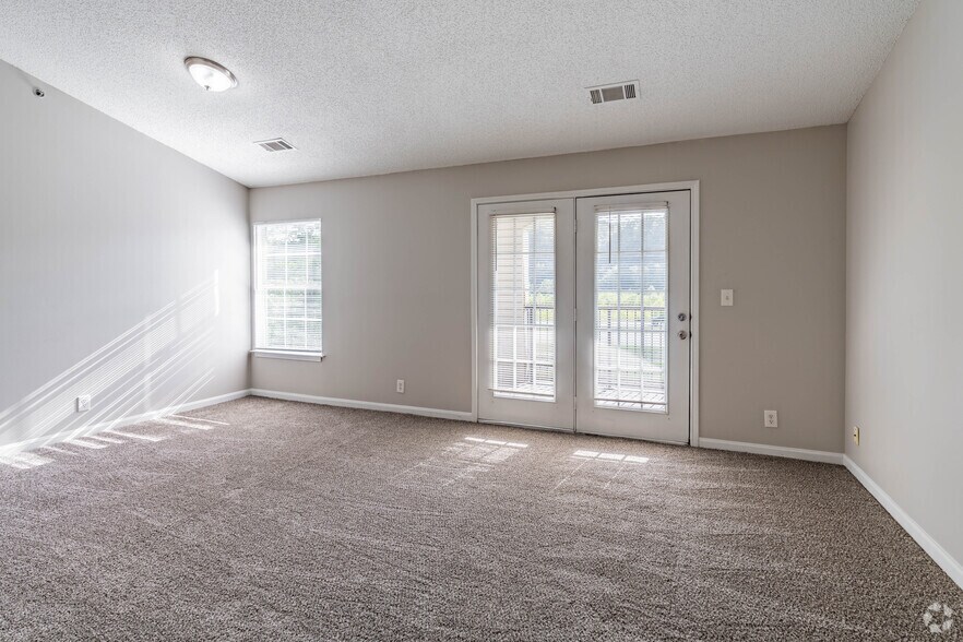 2BR, 1BA - 800SF - Living Room - The Overlook at Ashland