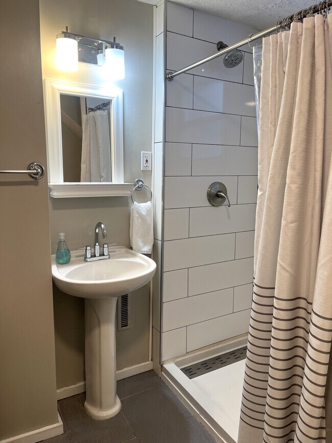 Building Photo - 5070 W 148th St