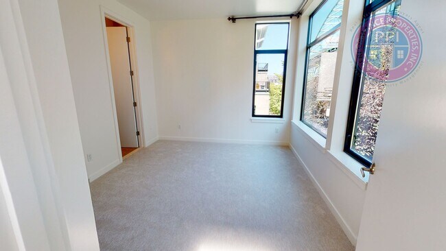 Building Photo - Riverfront Location, Luxury Townhome - End Corner Unit, Two En-Suites, Attached Garage