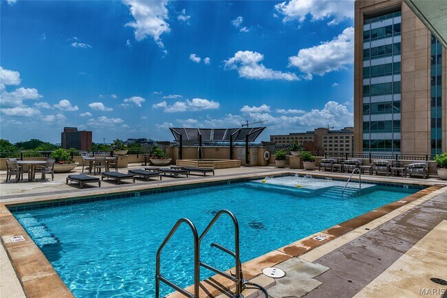 Building Photo - 4909 Laclede Ave