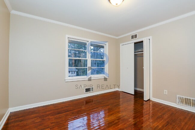 Building Photo - Move in before December 31st and choose your reward: a $250 Amazon Gift Card or a 55 Smart TV!