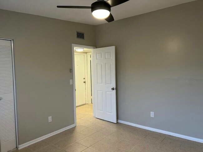 Building Photo - 5711 Gallatin Ln