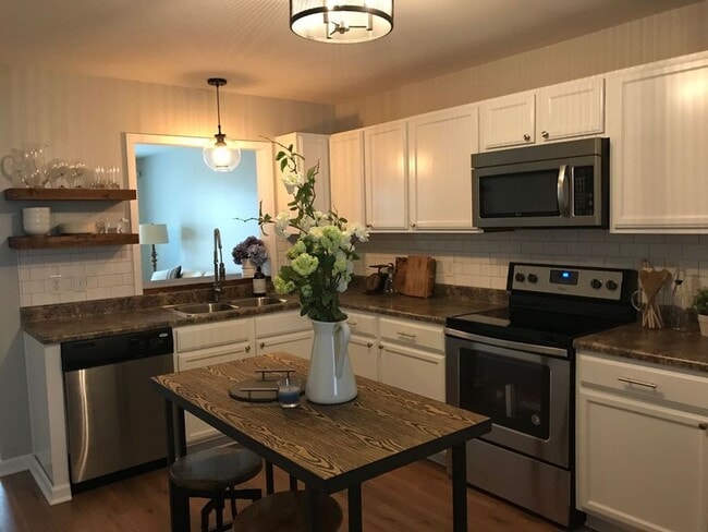 Building Photo - Welcome to Carolina Forest!