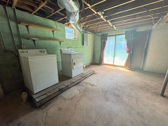 Building Photo - Rural Statesville - 3BR/1BA + Carport & Fu...