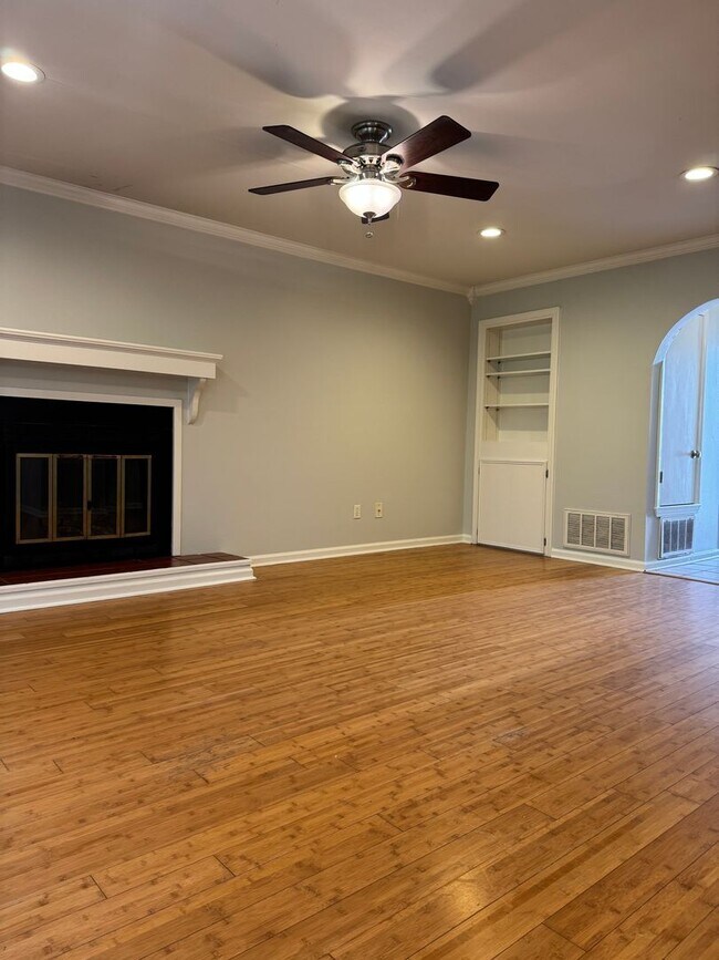 Building Photo - Questions please contact Joshua LaFever 501-230-6424