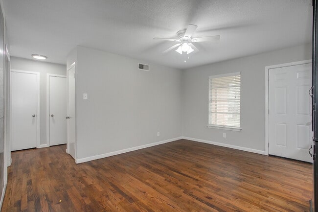 Building Photo - $500 Off Move In Special – First Month