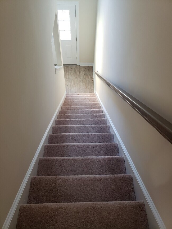 Building Photo - Three-Bedroom Home for Rent in New Riverside!