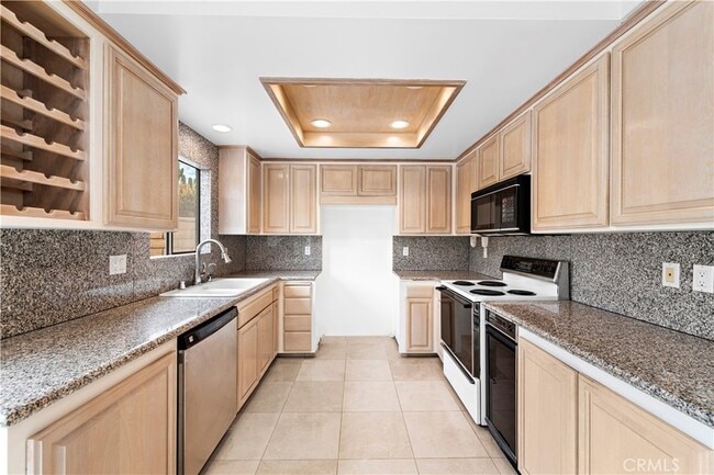 Building Photo - 7 Blue Lagoon