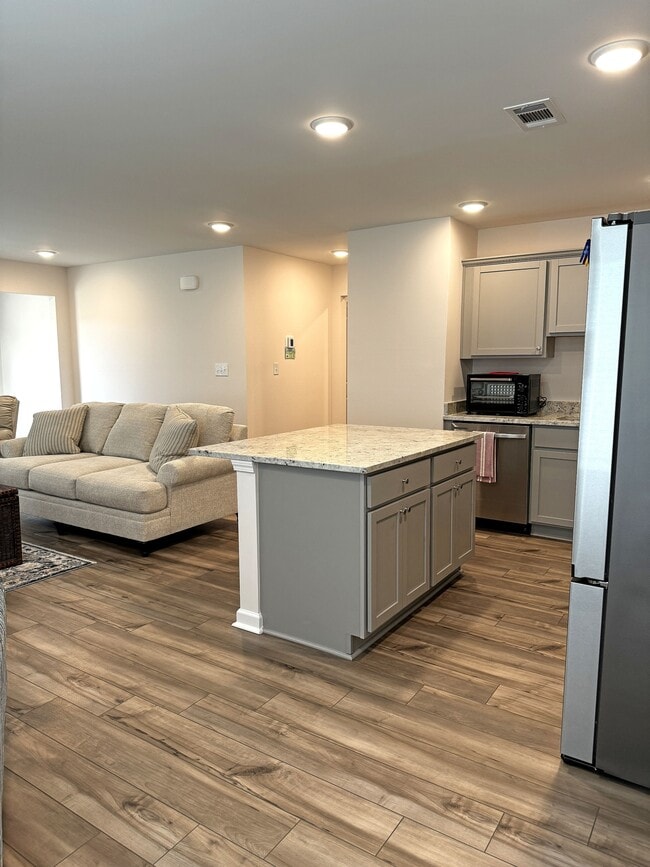 Building Photo - 230 Pedric Dr