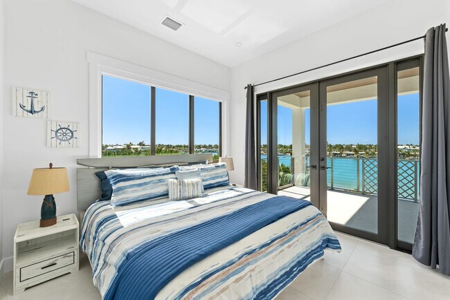 Building Photo - 247 Pescayo Ave