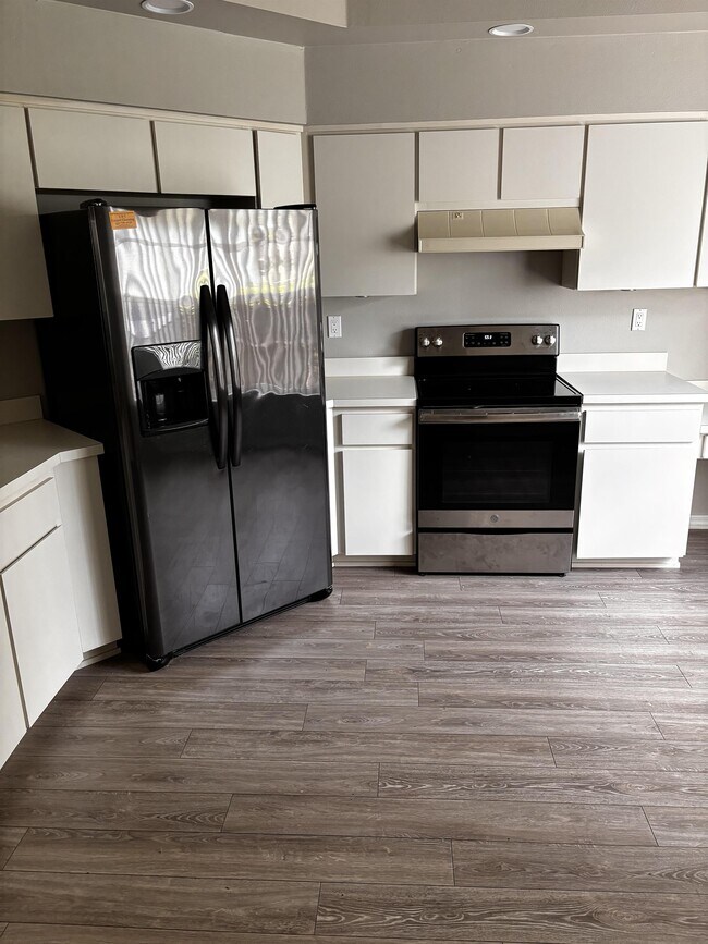 Building Photo - 5220 W Mountainview Cir