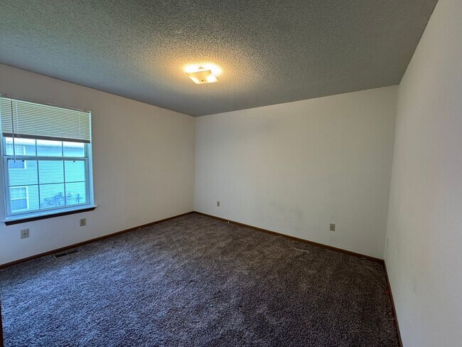 Building Photo - 3570-3572 Prescott Dr