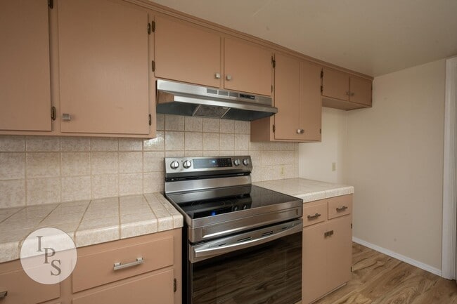 Building Photo - Fresno Westside Farm Home, 2BR/2BA, Built 1992 – Modern Updates!