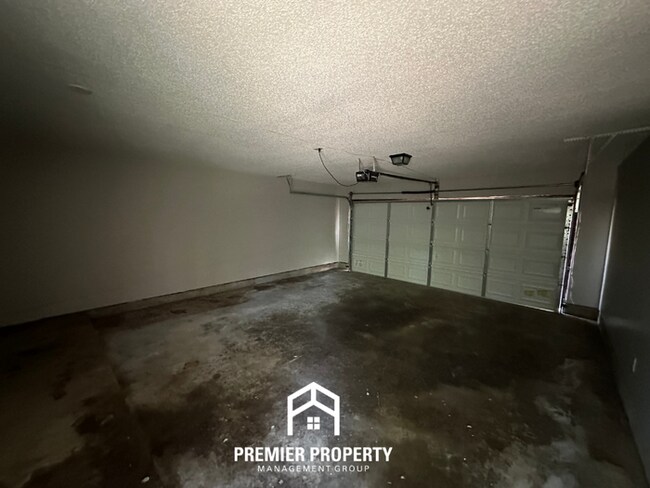 Building Photo - Charming 3BR/2BA Home in 38141 | Vaulted Ceilings, Fireplace & 2-Car Garage