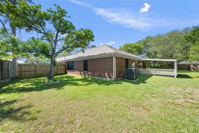 Building Photo - 17402 Eastwood Cir