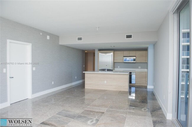 Building Photo - 16385 Biscayne Blvd