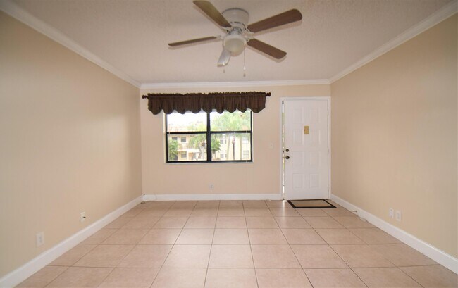 Building Photo - 7091 Golf Colony Ct