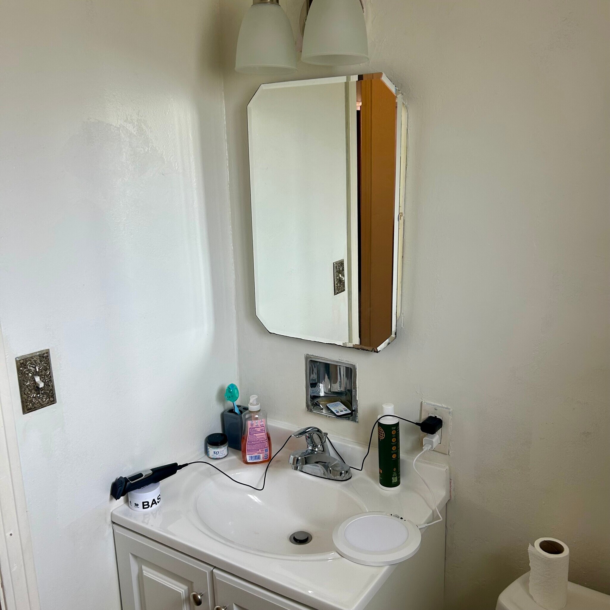 Building Photo - 626 Baldwin St