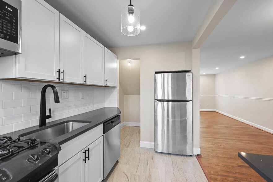 Building Photo - 2809 16th Rd S