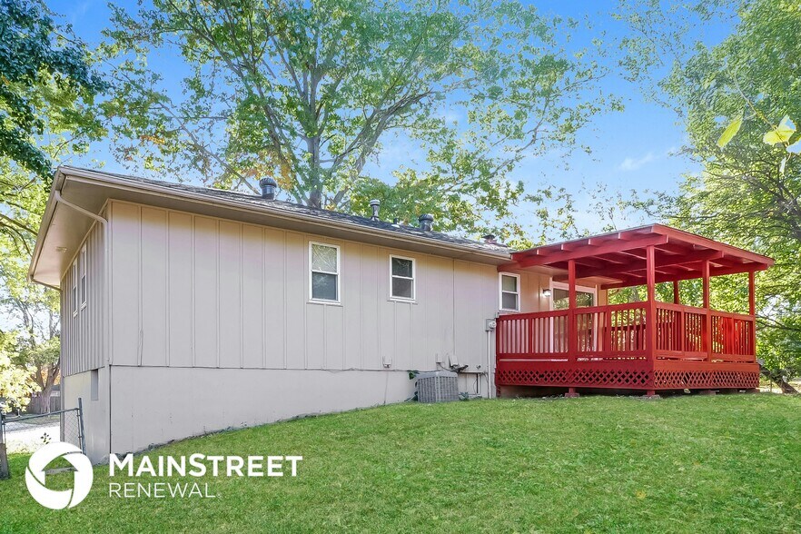 Building Photo - 404 SW Keystone Ct