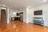 Building Photo - 3 br, 3 bath Triplex - 1517 SEYBERT ST Unit B