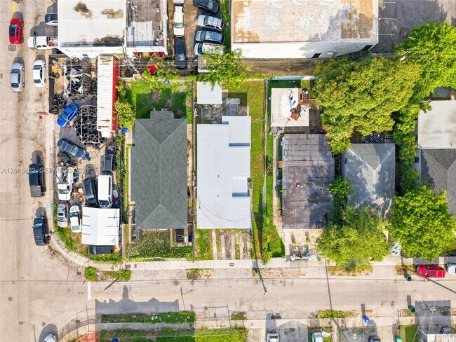Building Photo - 6920 NW 6th Ct