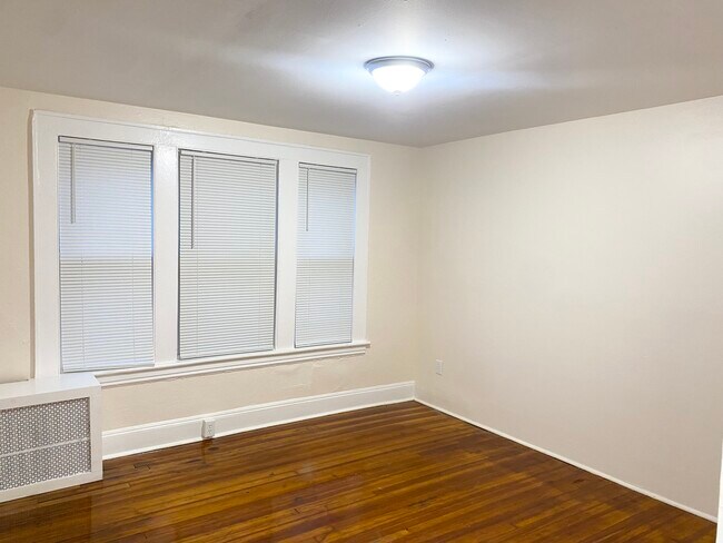 Building Photo - 285 Bronx Ave