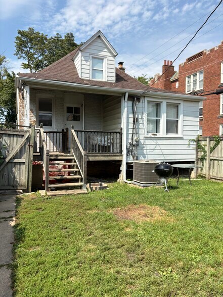 Building Photo - 5543 N Spaulding Ave