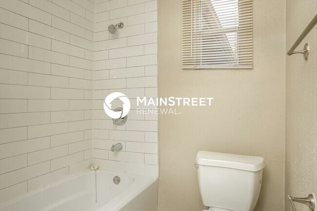 Building Photo - 3 Bedroom Pet-Friendly Home in SARASOTA, FL with Main Street Renewal
