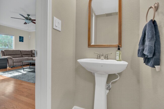 Building Photo - 9200 Westheimer Rd