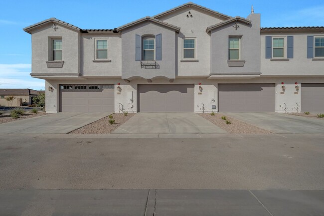 Building Photo - Brand New Luxurious Townhome in Warner Meadow